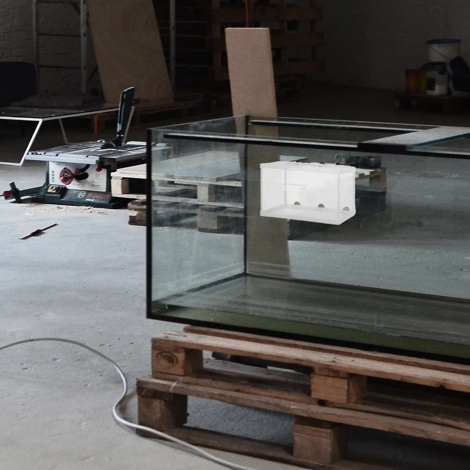 

Aquarium Fish Isolation Box Big Breeder Net for Protecting Fry and Injured Fish High Survival Rate Easy Suction Fixation
