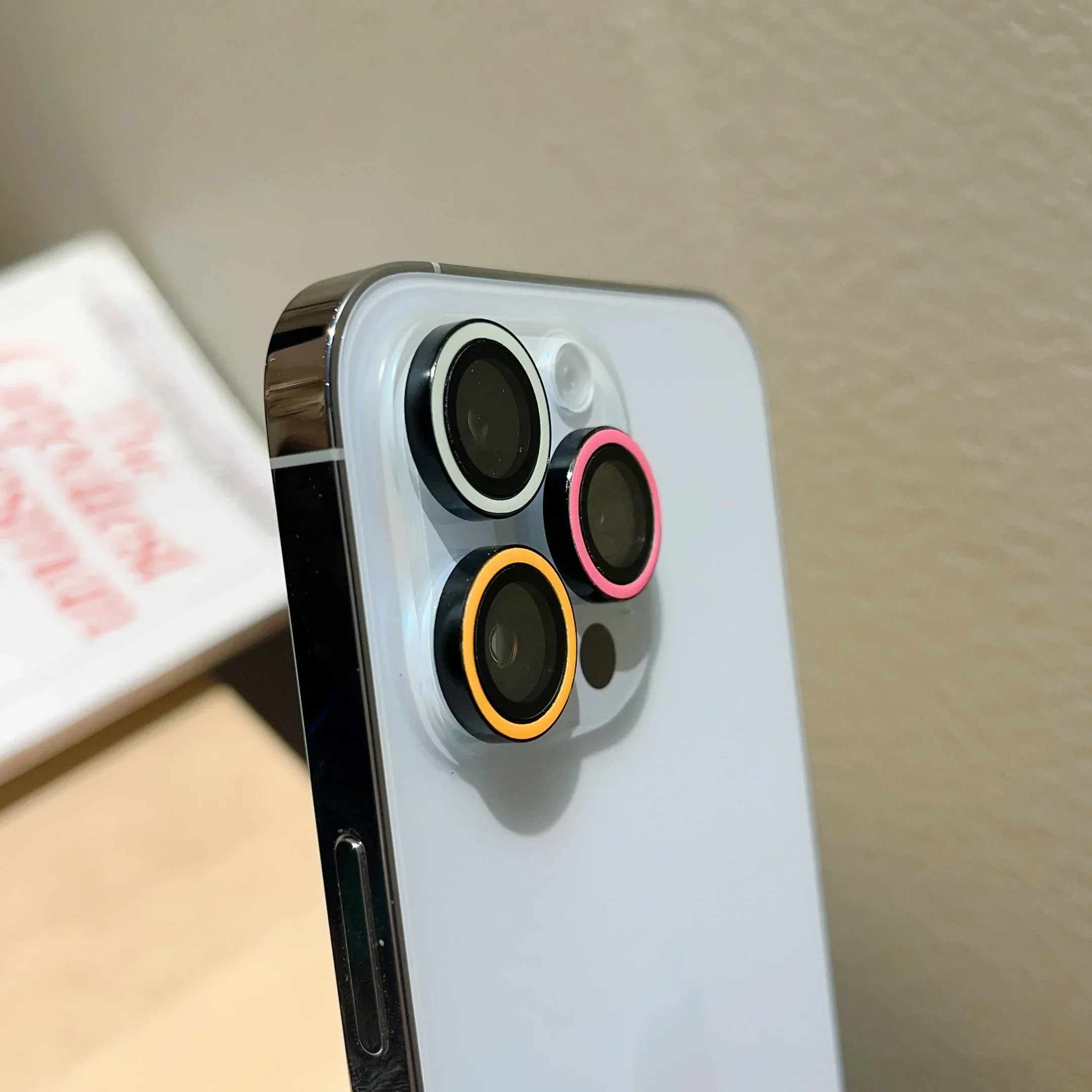 2-3 個発光セラミックカメラプロテクターフィルム Iphone 15 14 13 12 11 プロマックス 14 プラス 13 12 ミニレンズリングガラス光るキャップ