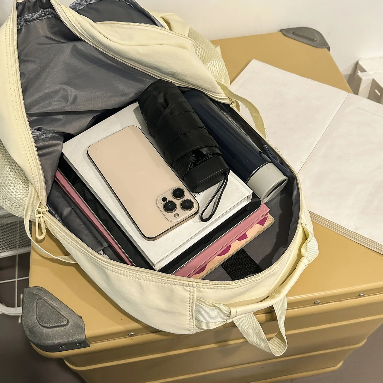 حقيبة ظهر كاجوال للجنسين من النايلون عالي السعة وخفيفة الوزن ومتينة ومحايدة للسفر وحقيبة ظهر للكمبيوتر المحمول