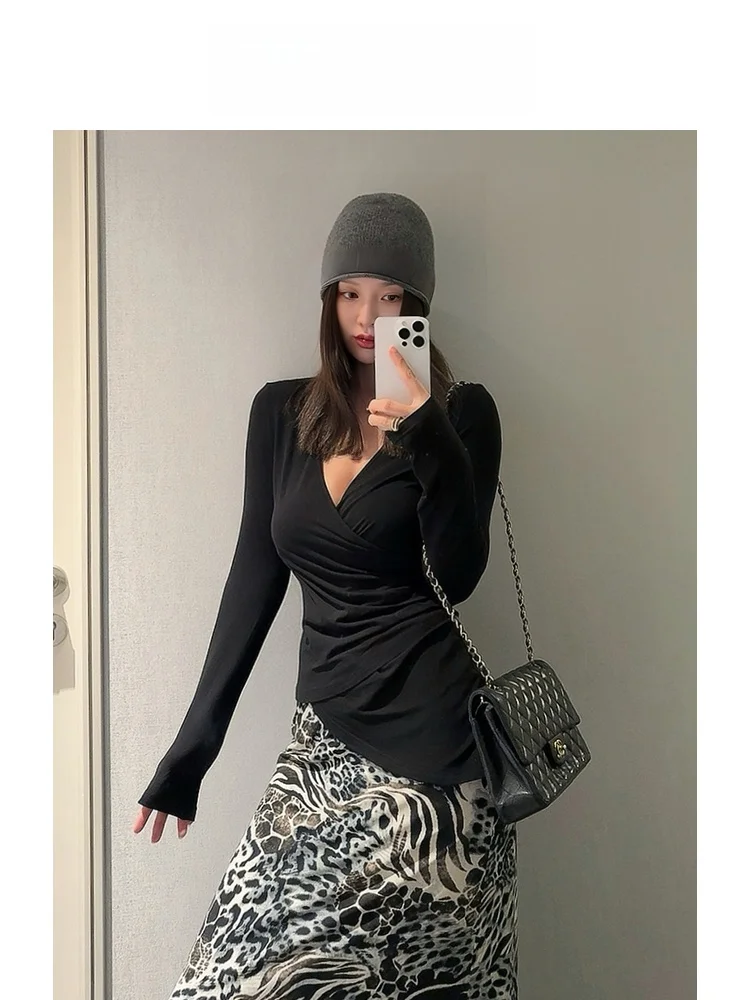 

Топ с глубоким V-образным вырезом и складками, облегающий, с длинными рукавами, для женщин больших размеров, скрывающий живот, универсальный, для повседневной носки, стройнящий силуэт.