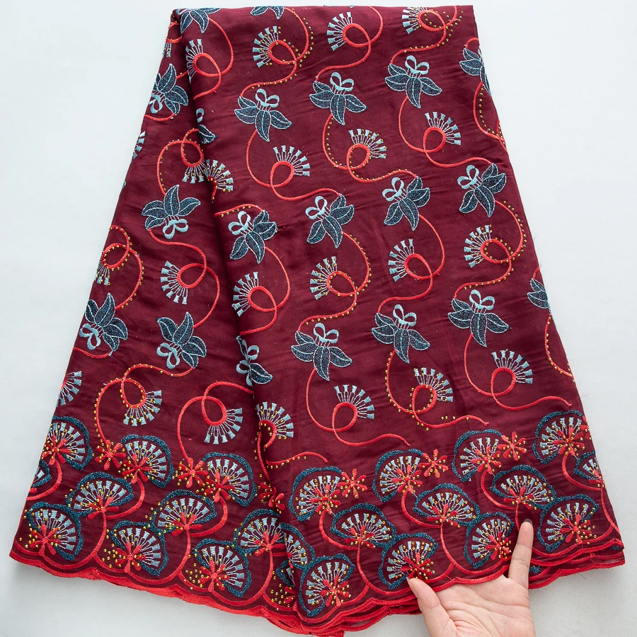 Luxuriöser afrikanischer Schweizer Voile-Spitzenstoff – 5 Yard Baumwollspitze mit Blumenstickerei und Strasssteinen für Braut-Couture und Abendkleider