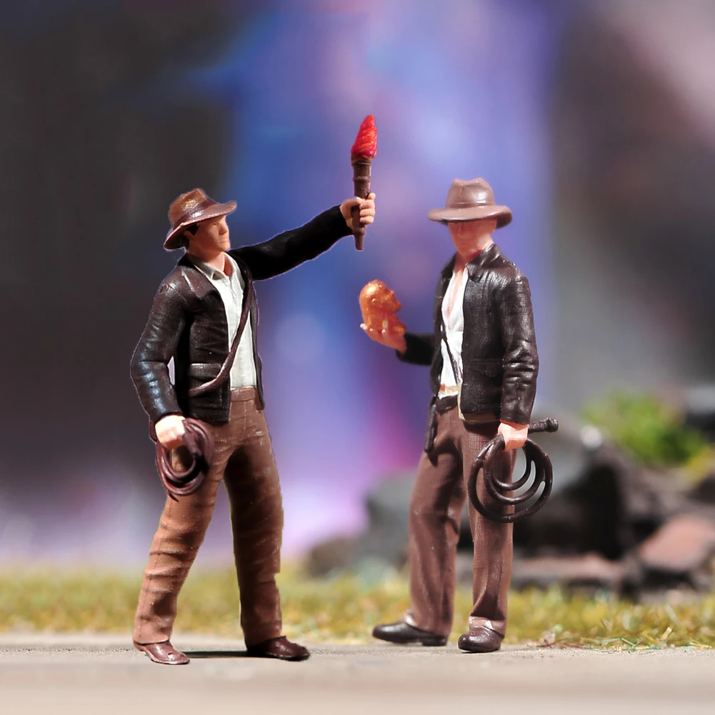 Dipinto Modello In Miniatura 1/24 1/43 1/64 1/87 Un Cowboy Occidentale Tenendo Un Tesoro Non Verniciato Figura Modello Giocattoli Vista Decorazione