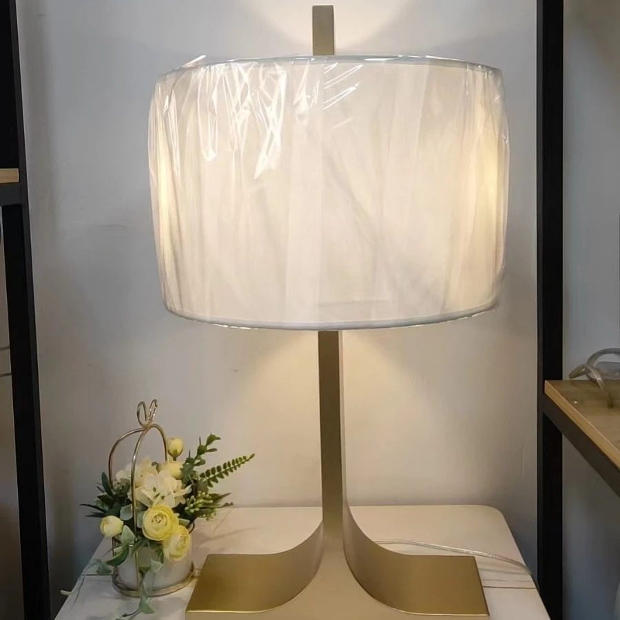 Modern simple light luxury living room study bedroom bedside art high-end desk lamp
