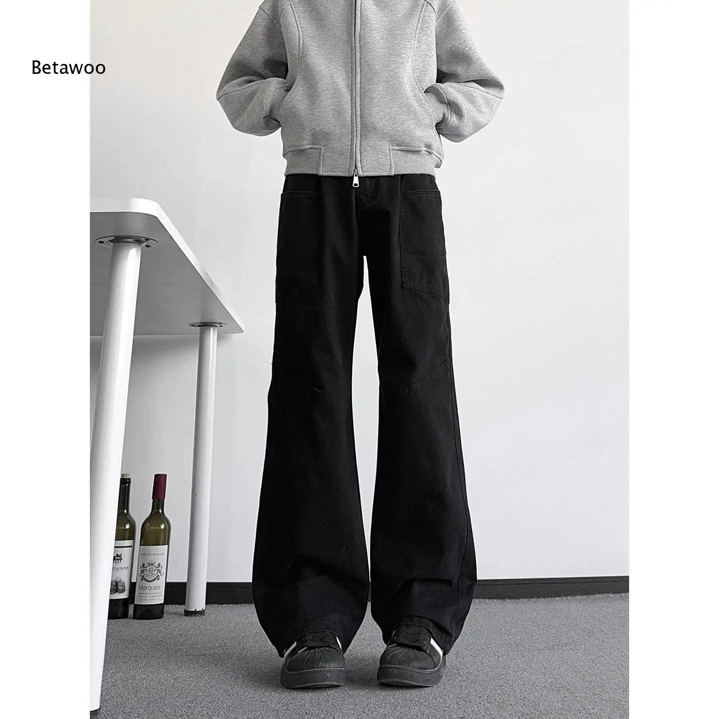 Vintage Brown Wide Leg Jeans For Men Relaxed Fit Cut Classic Patch Pockets Washed Denim Material For Daily Street Style