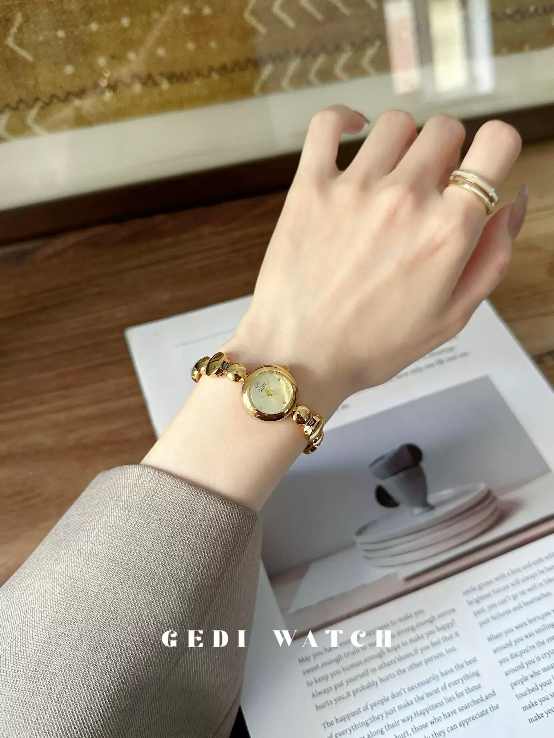 GEDI Women's Mini Round Gold Watch, Vintage Beaded Bracelet Wristwatch, Delicate Luxury Ladies Quartz Watch