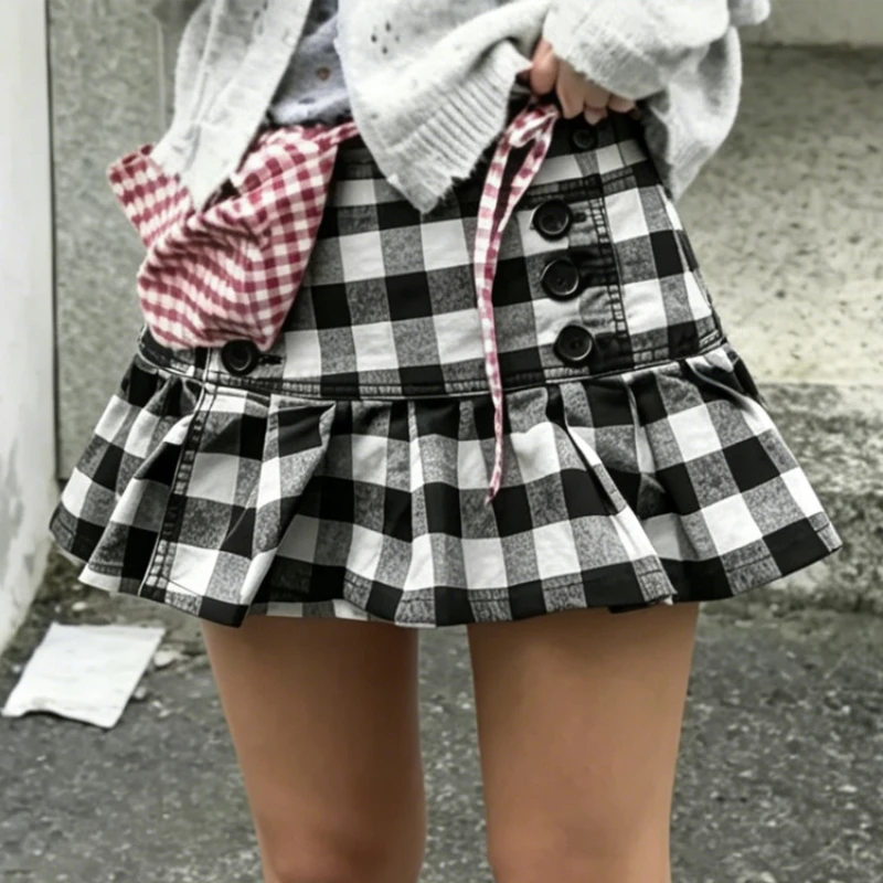 

Women's low waist contrasting color plaid pleated mini skirt button decoration Y2K Harajuku aesthetic casual street skirt club c