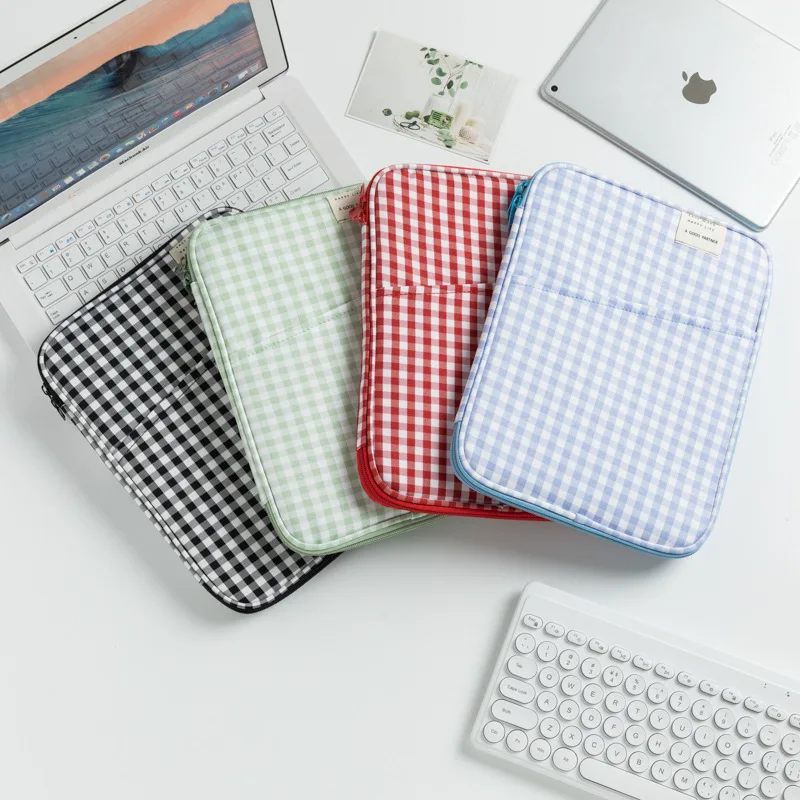 

Stylish Gingham Pattern Laptop Sleeve Protective Case for Lightweight Tablet Notebook Shockproof Bag for Travel Office Daily Use