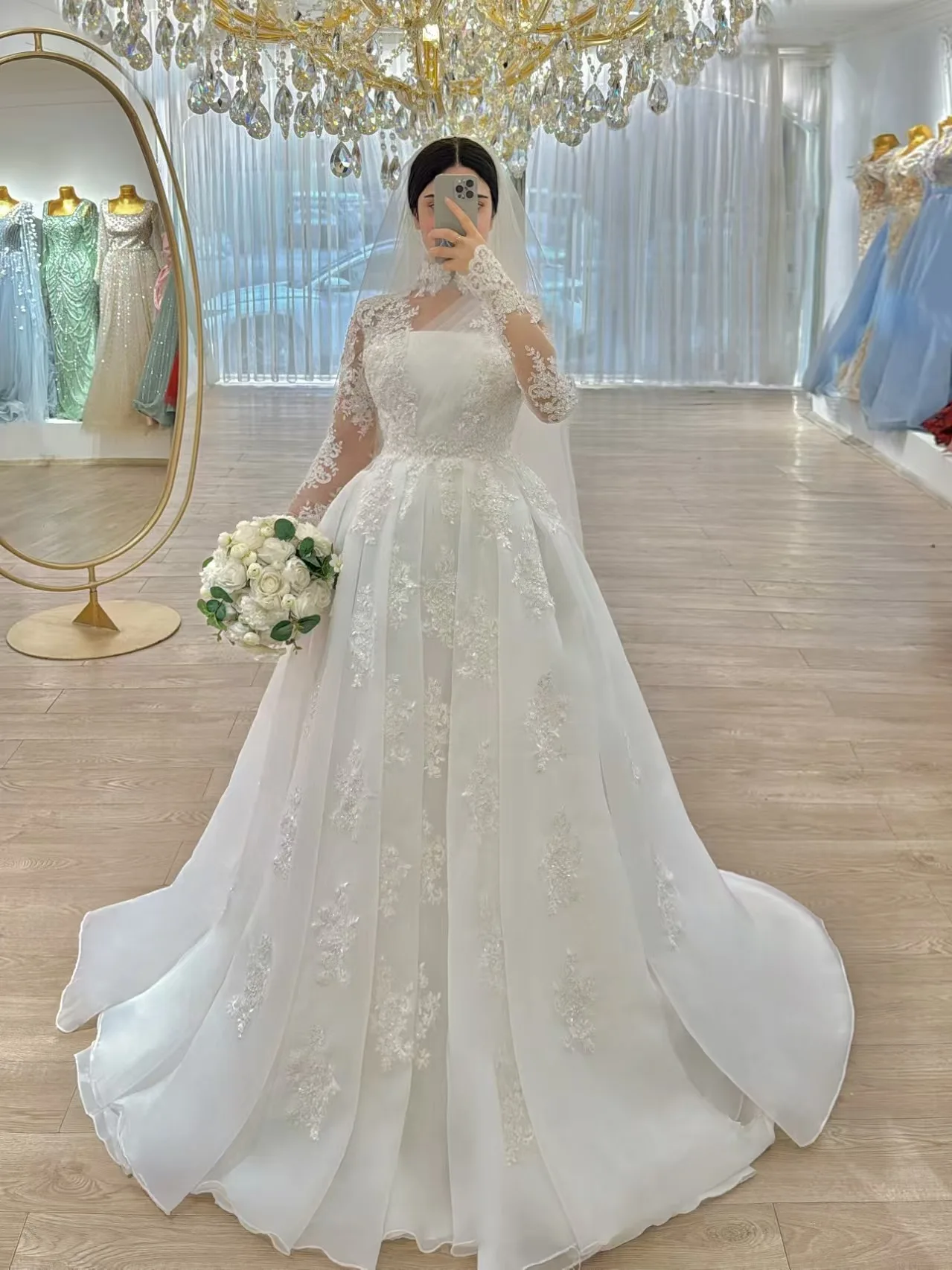 Customized Luxurious Applique Exquisite New Design A-line high-Neck Wedding Dress Lace  Elegant Wedding Dress Vestido de Noiva