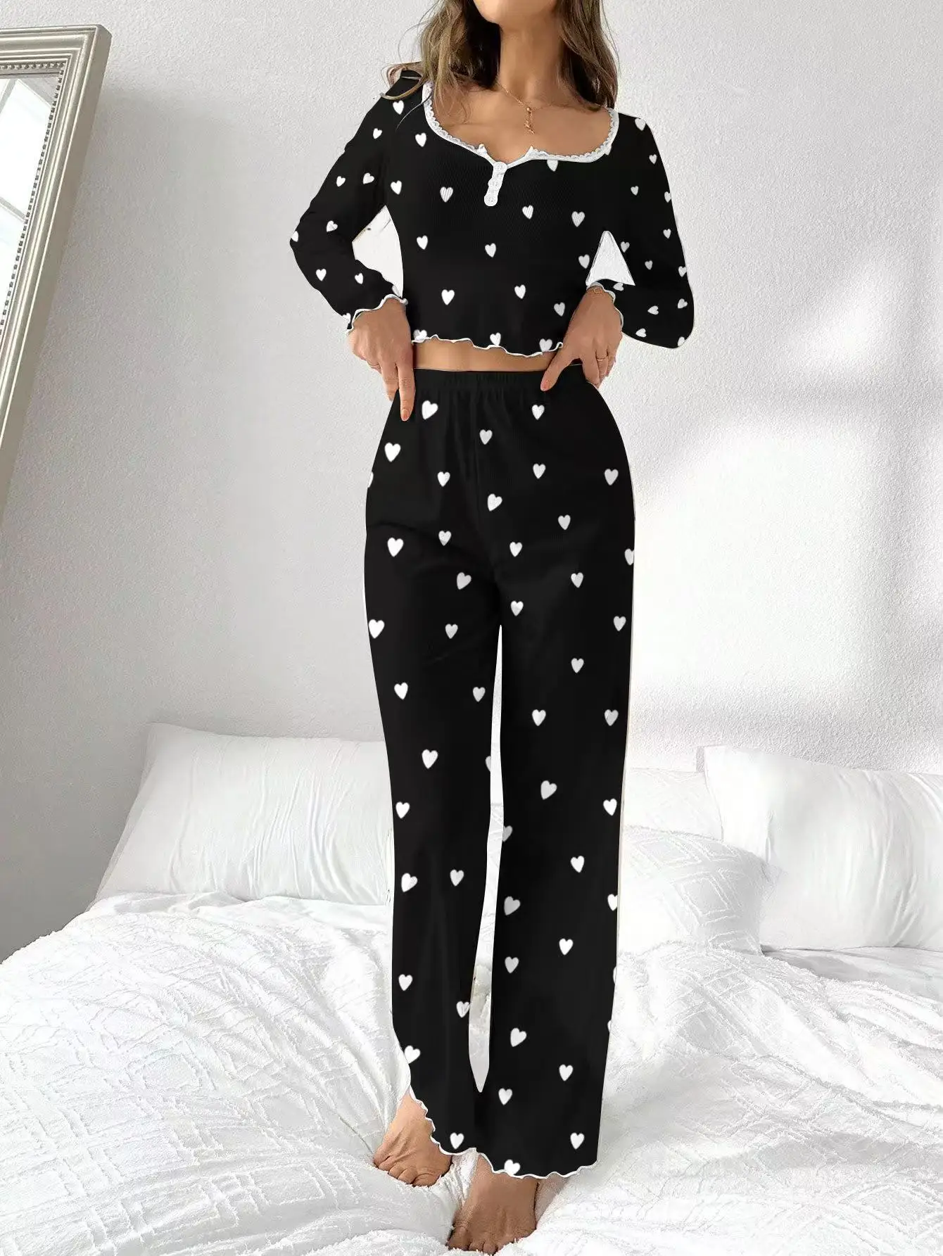 

1 комплект, новые осенние и зимние жаккардовые черно-белые женские пижамы в форме сердца с принтом в форме сердца и домашняя одежда