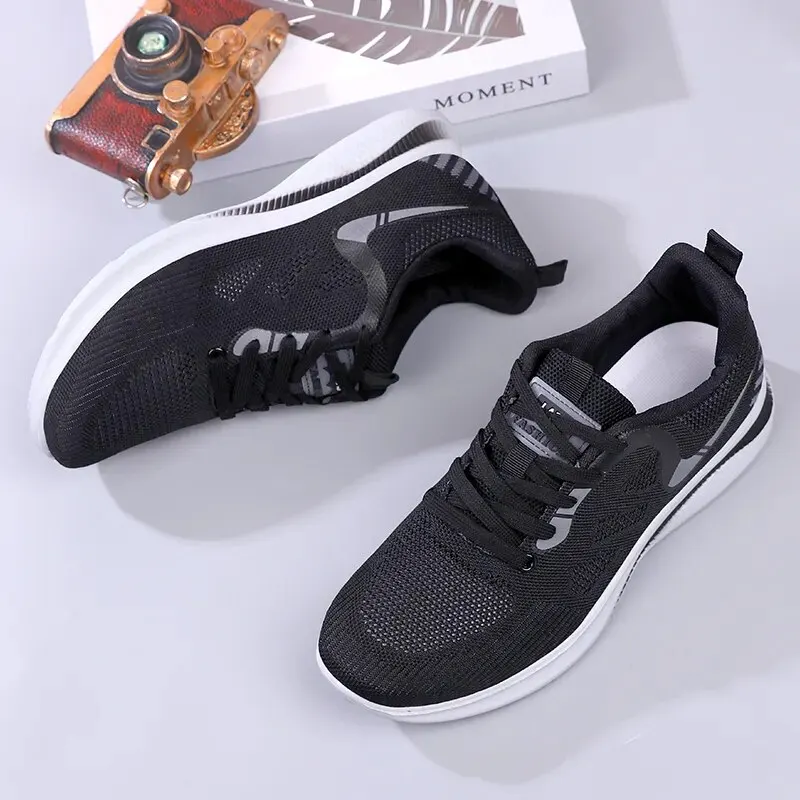 Spring and Summer Men\'s Breathable, Comfortable, Non Slip, Soft Sole, Lightweight, Casual Sports Mesh Shoes