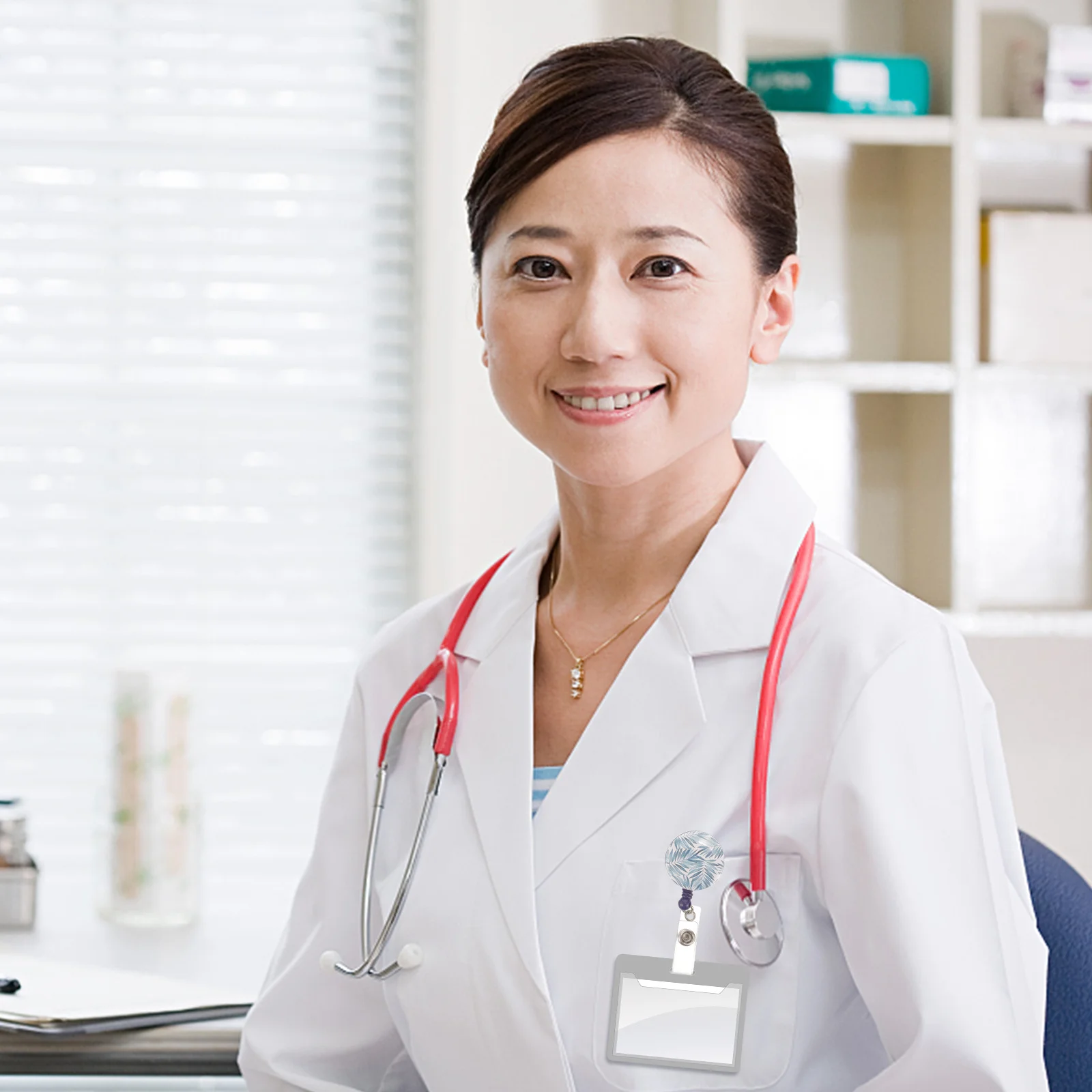 

2Pcs Cute Retractable Badge Reels for Medical Staff Lightweight and Compact Design for Daily Use Badge Reels Chest Card Clips