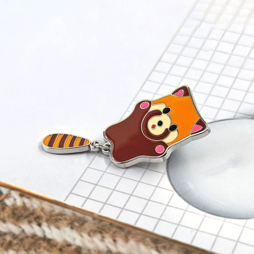 Niedliche Rote Panda-Emaille-Pins mit baumelndem Schwanz, lustige Tier-Broschen, Kawaii-Metall-Abzeichen, Rucksack-Anstecknadel, Schmuckgeschenk – Detail 10