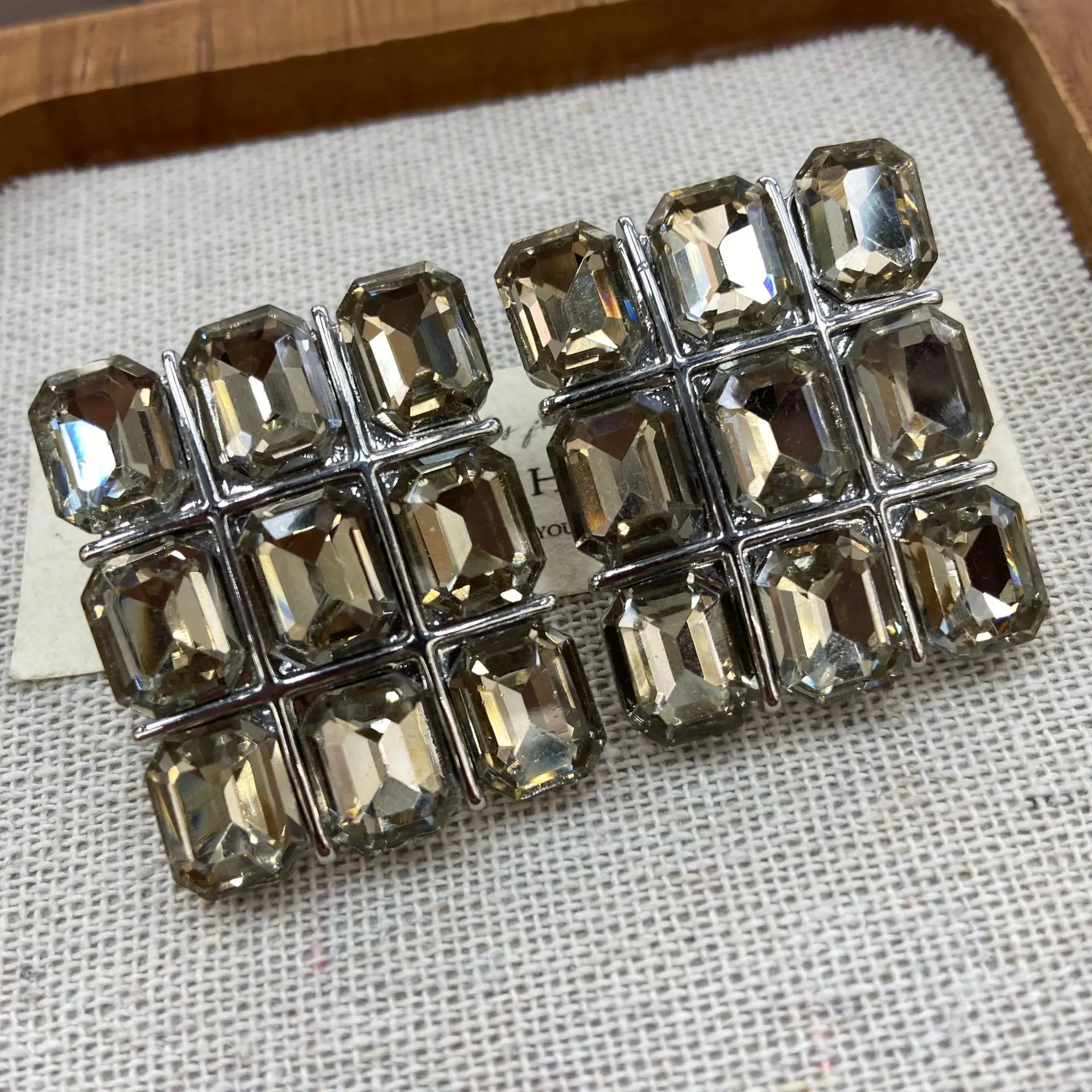 Retro Amber Rhinestone Grid Earrings Brown Crystal Square Cluster Statement Stud Earrings for Women Vintage Gold Plated Jewelry
