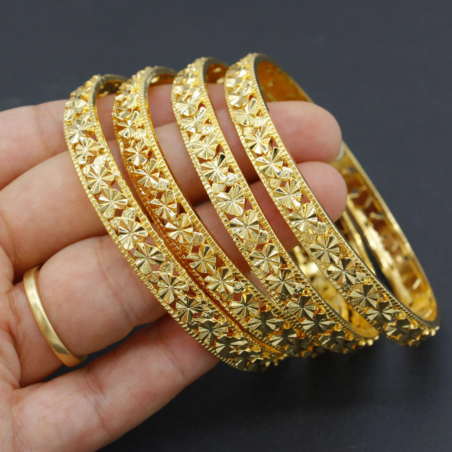 Adixyn 1pcs Love Engrave Figures Women\'s Closed End Bracelet Bangle Middle East Arab Partu Gifts