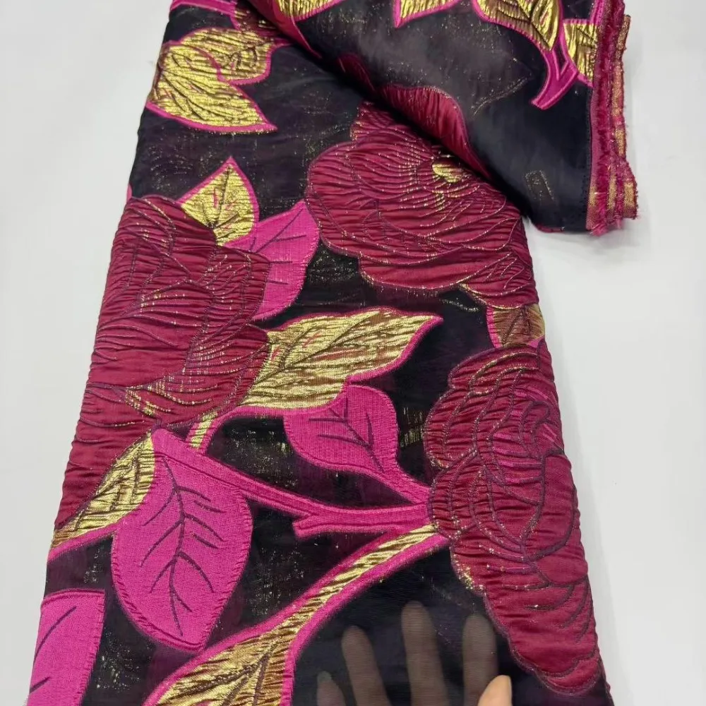 

Роскошная жаккардовая ткань с тиснением черного цвета и цветочным дизайном для вечерних платьев и праздничных нарядов