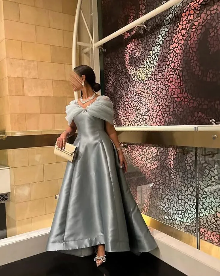 فساتين سهرة عربية فضية بطول الكاحل فساتين رسمية سباركلي بدون أكتاف وصمة عار دبي في الشرق الأوسط مخصصة للحفلات الراقصة