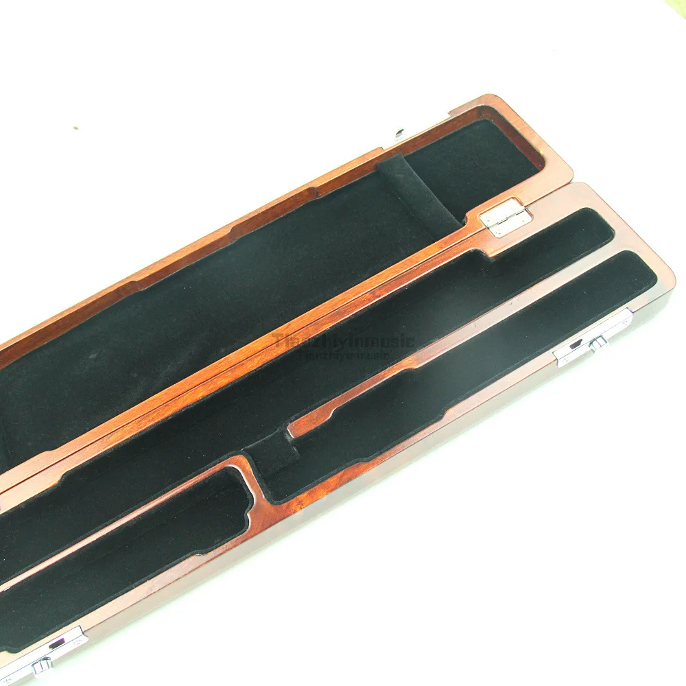 กล่องไม้สำหรับใส่ขลุ่ย ทำจากไม้เนื้อแข็ง ใช้ได้กับขลุ่ย 16 และ 17 รู (ขา B และ C) สีมะฮอกกานีธรรมชาติ