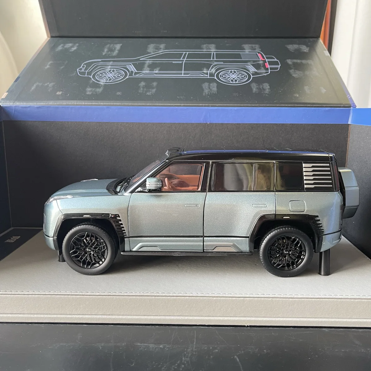 

Ultimate 8 U8 Alloy Simulation Car Model,BYD SUV Decoration,Die-Cast Metal Replica,Adult Collectible,Boy Gift,1: 18