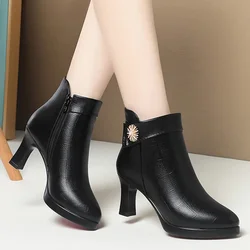 7.5 centimetri Comodo Blocco Tacchi Alti Scarpe In Pelle Morbida Inverno 2024 Elegante Ufficio Signore Breve Peluche Stivaletti per la Mamma Modello