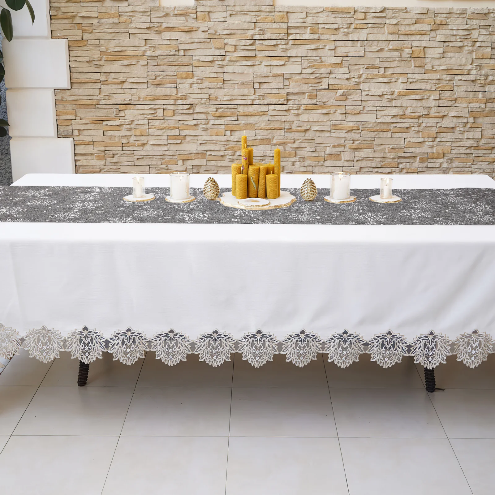 

Christmas Tablecloth Printed Desk Cloth Easy Clean Snowflake Pattern Xmas Table Runner Festive Decor for Hotel Party