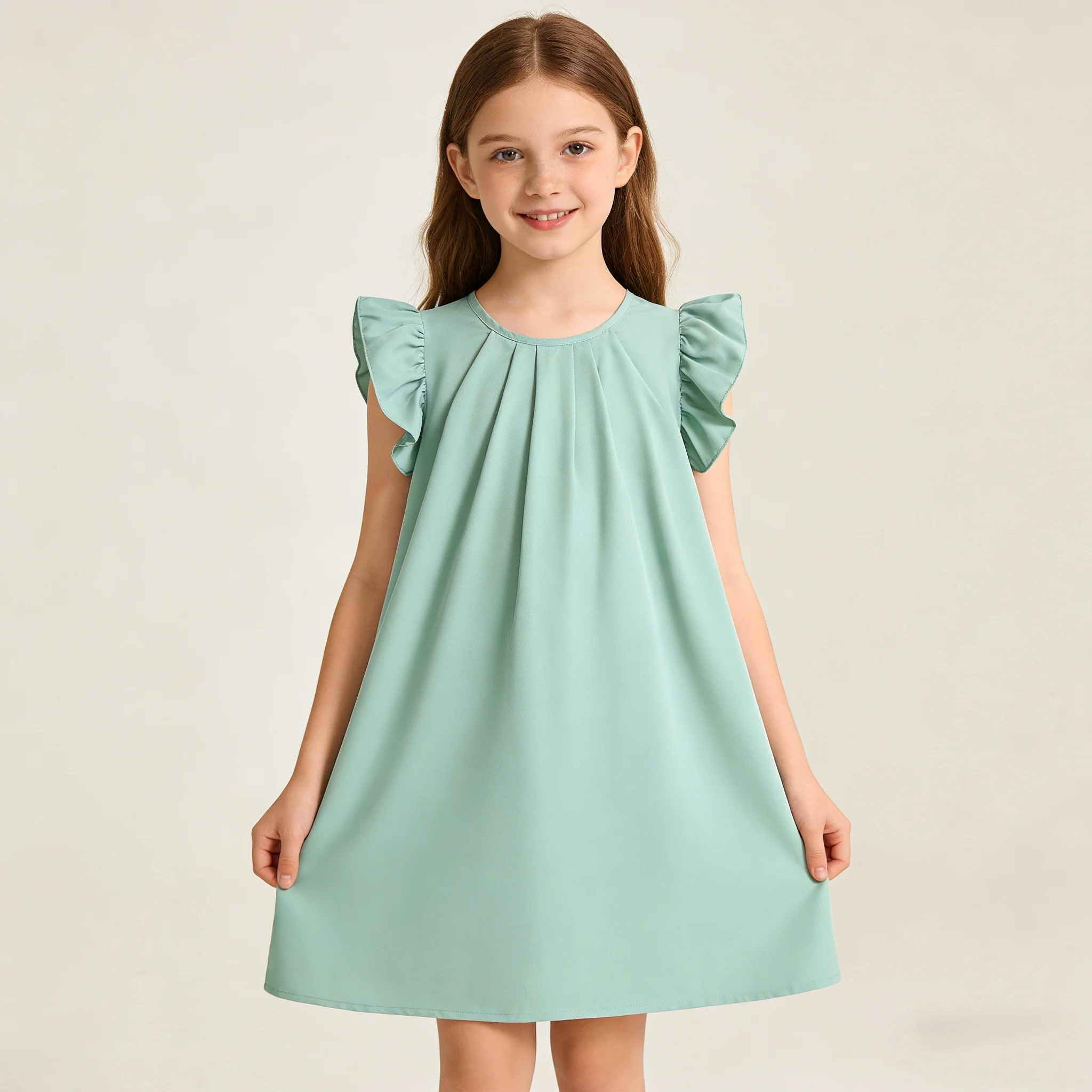 Sommerliches, süßes, einfarbiges Kleid mit Rundhalsausschnitt und fliegenden Ärmeln für Mädchen mittleren Alters, modisches und stilvolles Kleid