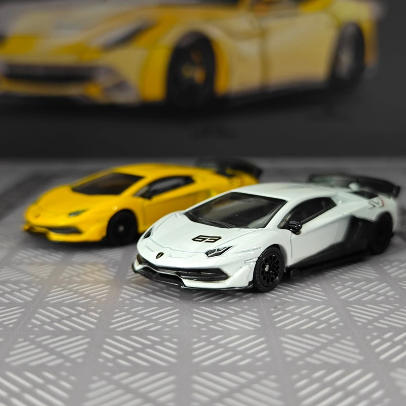 

CCA 1:64 Simulation Lamborghini SVJ Alloy Car Model Mini Car Suspension Sliding Car Ornament Collection Gift