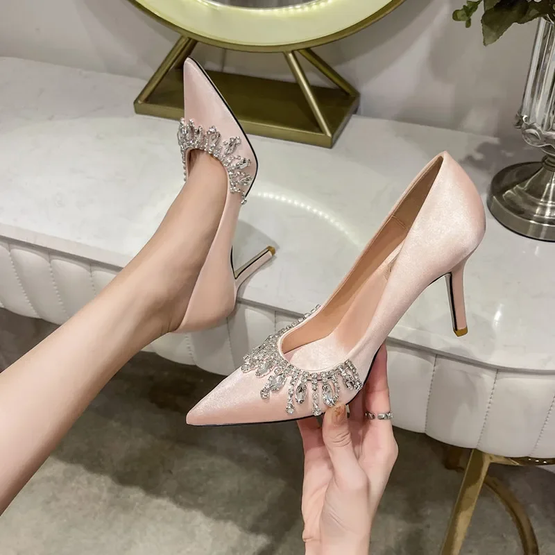 

Wedding Shoes 2024 New White Satin Bridal Shoes Tassel Water Diamond Champagne Banquet Bridesmaid High Heels