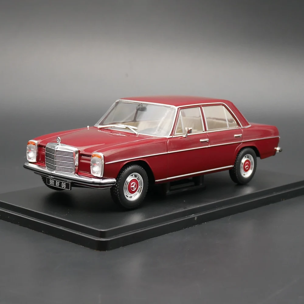 1:24 Scale W115 200D 1968 Alloy Car Model