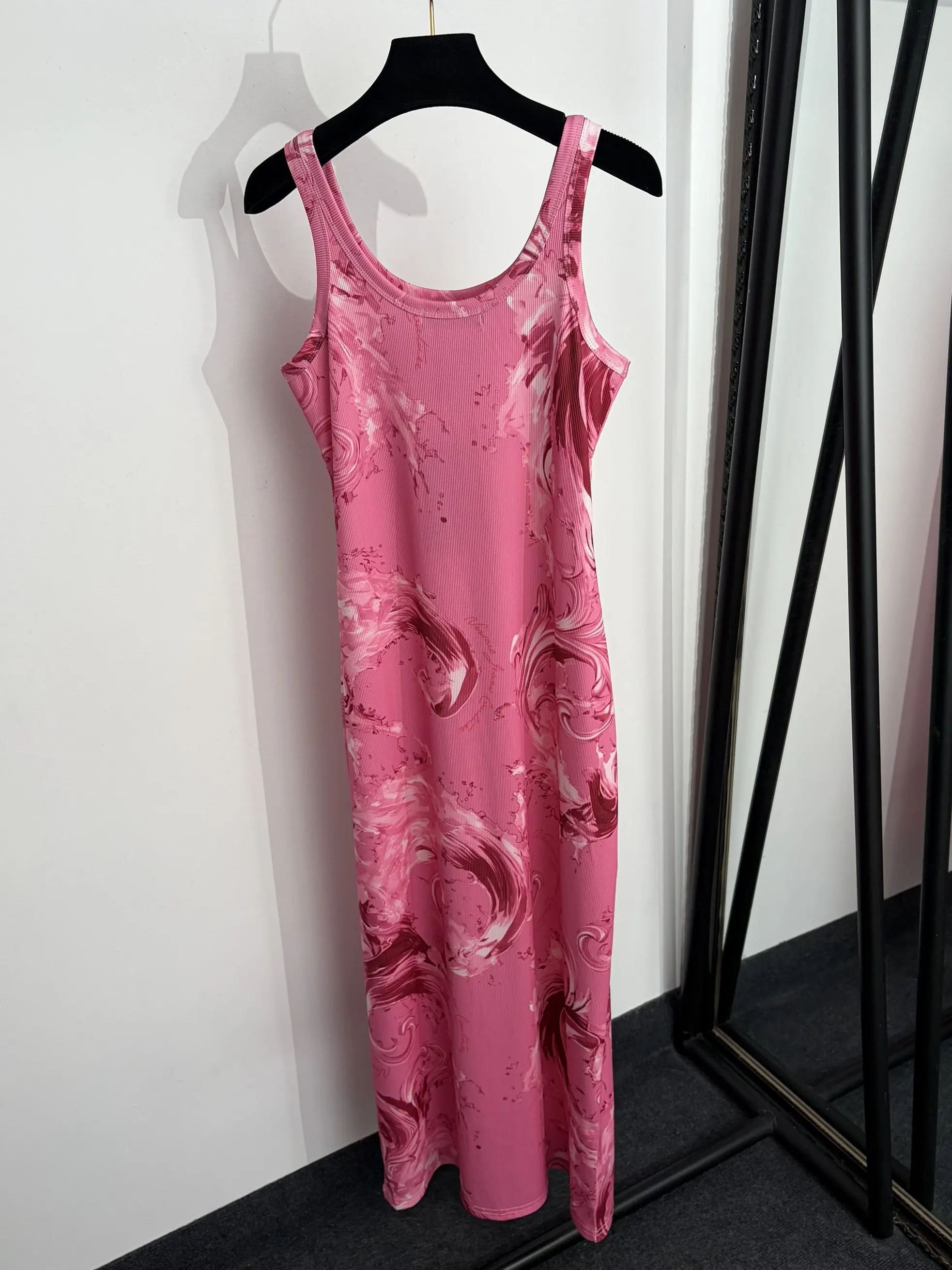 26th Edition - Retro Pattern Embroidery - Metal Strip - A-line Skirt with Waist-Spinning and Strapless Design