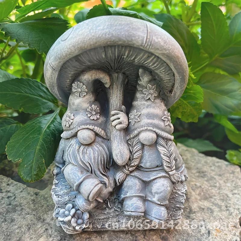 

Couple Gnome Dwarf Resin Statue for Mushroom Garden Home Decor Cross-border Amazon Exclusives American Style Decorations