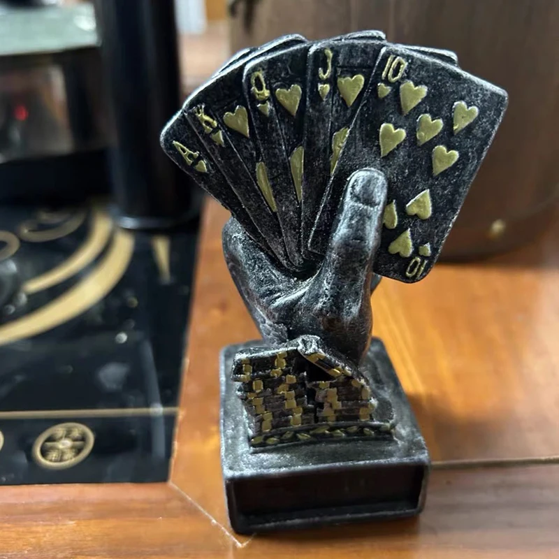 カスタマイズされたクリエイティブポーカーシリーズミニトロフィー、コンペティションの報酬、名誉記念品、家の装飾、記念プレート、1個
