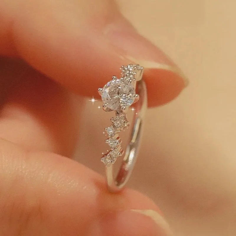 

Женское кольцо с круглым безелем и шестью когтями, муассанит 2 карата, платина PT950, изготовленная полировка, зеркальный блеск, нежное блестящее аура