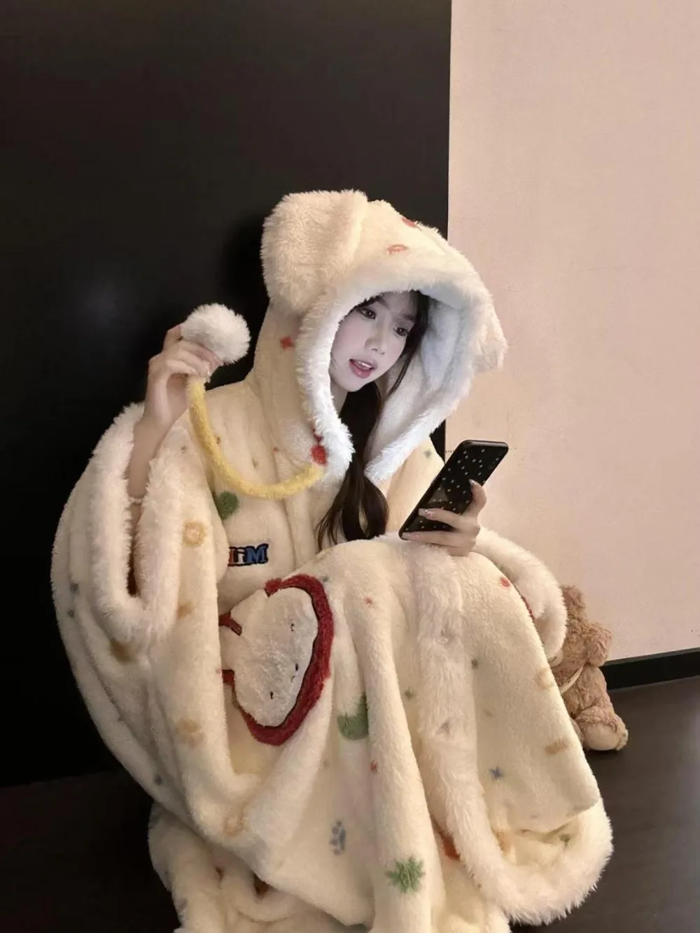 Pijamas de terciopelo Coral de conejo Miffy de dibujos animados para el hogar, pijamas gruesos de invierno con capucha para mantener el calor y la protección del frío