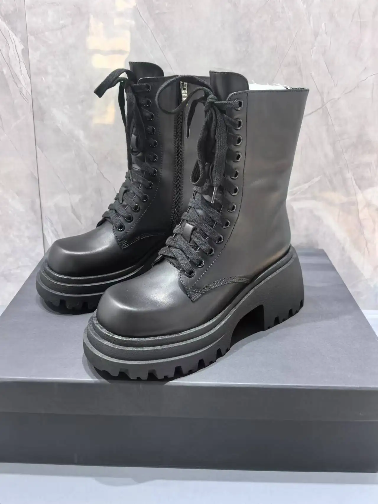 

Women's Black Leather Lace Up Platform Combat Boots Side Zipper Chunky Heel Lug Sole Mid Calf Boots for Autumn Winter Daily Wear