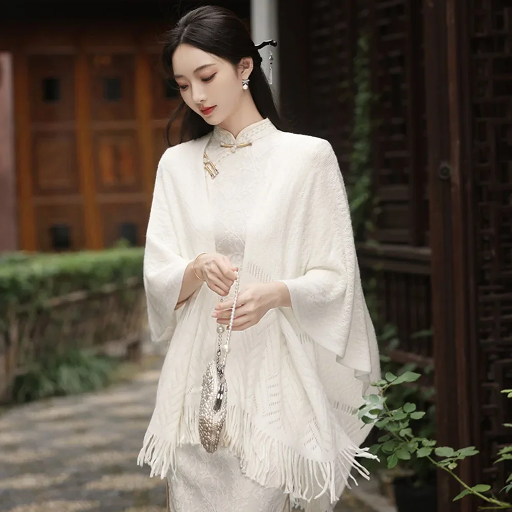 2024 Spring Autumn New Chinese Style Ball Qipao Shawl Elegant Poncho Vintage Ethnic Style Tassel Cape Ladies Travel White Cloak