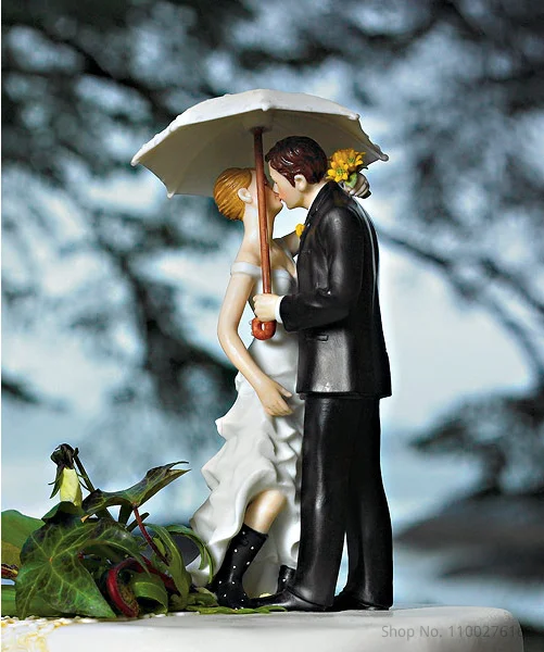 Wedding Romantic Bride and Groom Toppers Couple Figurine Marriage Funny Cake Toppers Dolls for Wedding Cupcake Decoration