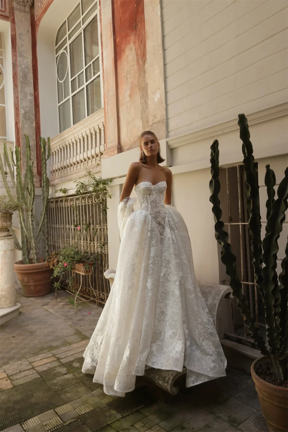 Tokyo Customized Elegant Sweetheart Neck Wedding Dress Detachable Sleeves Lace Court Train Bridal Gown White A-Line Wedding Gown