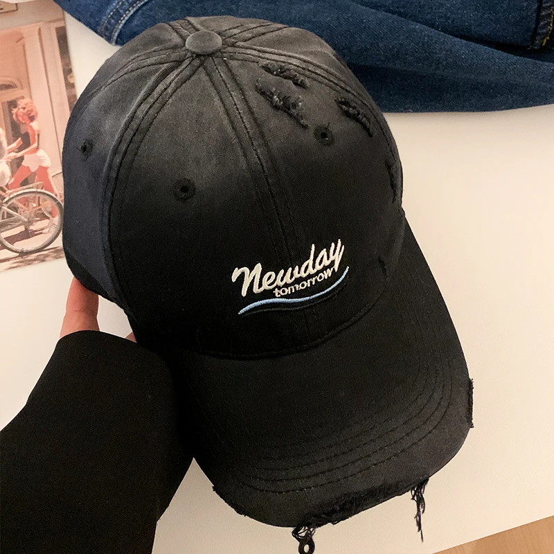 Boné macio versátil feminino versão coreana de boné de beisebol rasgado azul aba larga mostrando rosto pequeno verão pequeno chapéu fresco