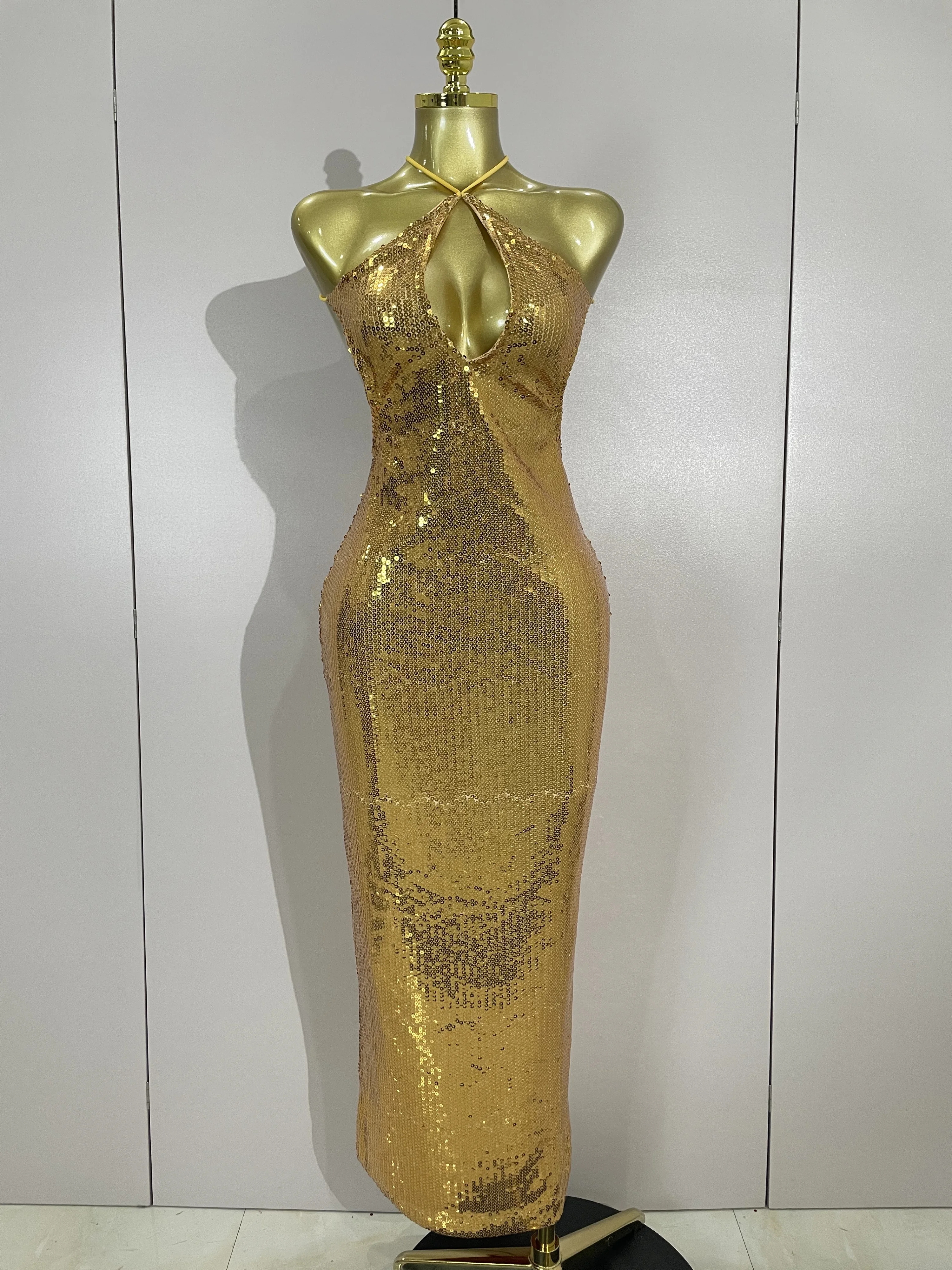 2025Luxury Sparkly Gold Glitter Sequins Sexy Backless Halter Maxi Long Dress Elegant Evening Party Club Dress Wedding Guest Gown