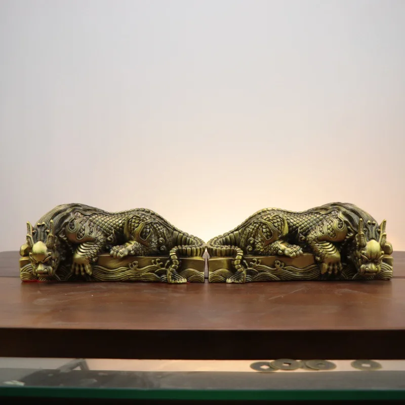 Copper Centipede Sculpture for Outdoor Landscaping and Square Decorations, Water-Repellent Beast Ornament