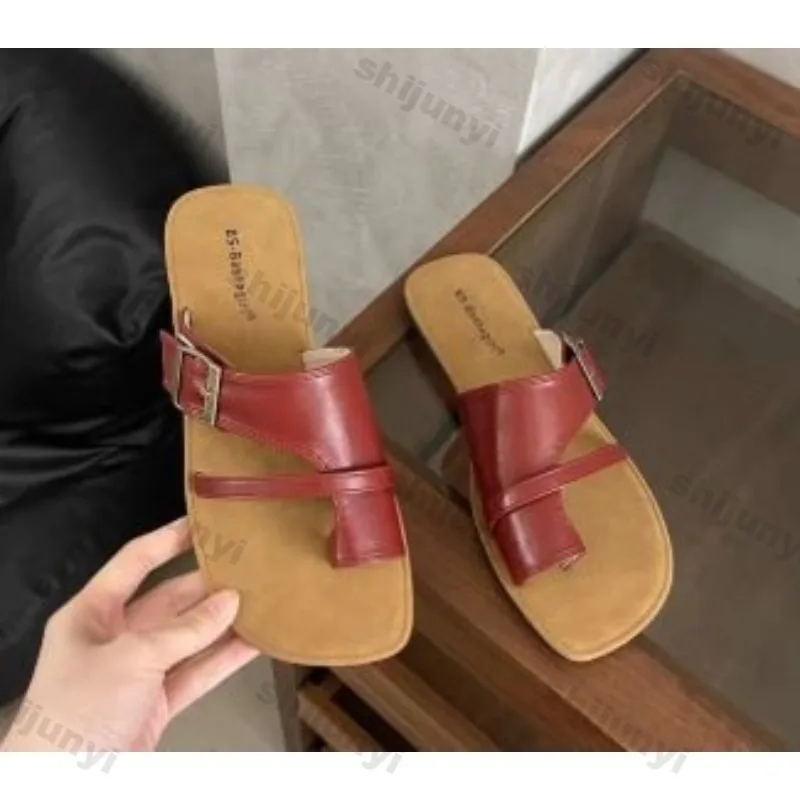 

2025 женские сандалии, корейское издание, летние пляжные сандалии с круглой головкой, повседневная обувь на плоской подошве, дышащие уличные тапочки на плоской подошве