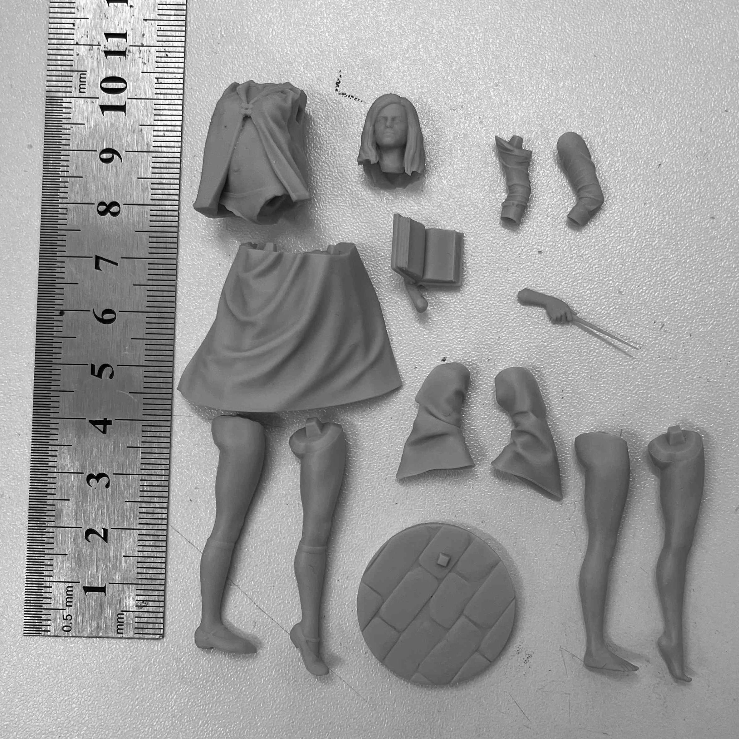 1/24 Scale Resin Figure Model Kit Female Magician Hobby Miniature Fantasy Western Mirror Unassembled and Unpainted Free Shipping