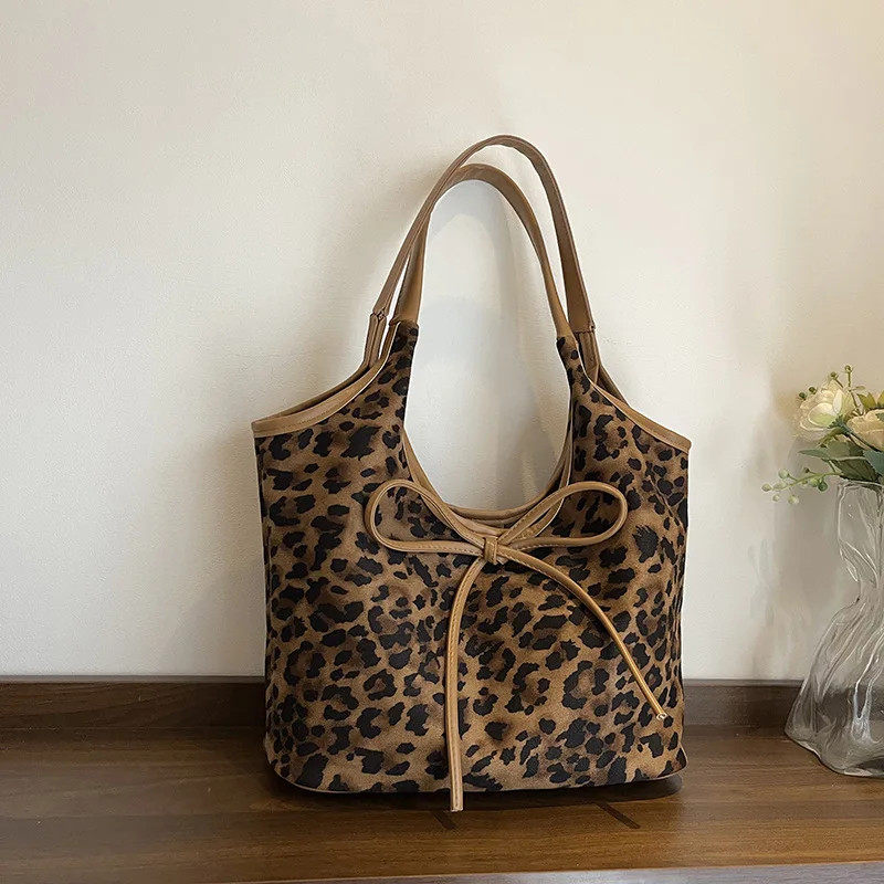 

Handbag Tote Bag Shoulder Bag 2025 New Women's Bag Retro Leopard Print Large Capacity Matte