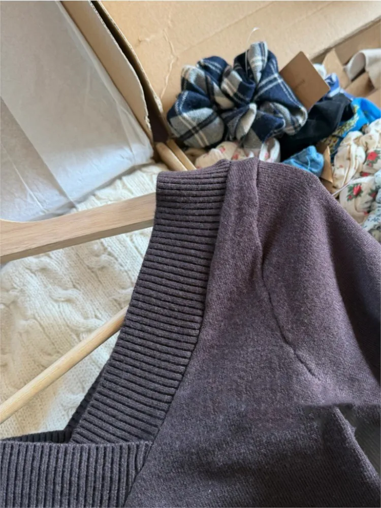 Camisetas de manga larga de punto Retro marrón para mujer, camisetas ajustadas de algodón simples y sexis con cuello en V, camisetas Vintage dulces que combinan con todo, jersey