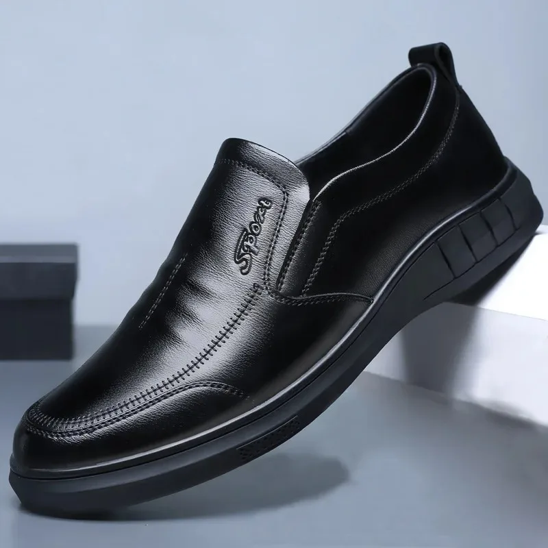 

Men Shoes Lightweight Soft Leather Shoes Comfortable Soft-sole Driving Shoe Classic Slip on Loafers Business Casual Formal Shoes