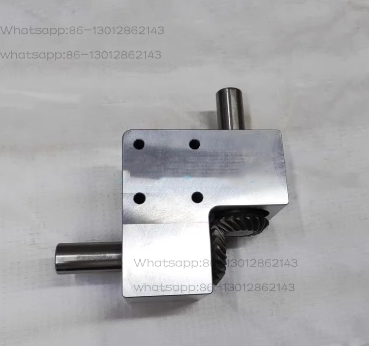 1: 1 Right Angle Commutator 90 Degree Turning Device Spiral Bevel Gearbox Shaft Diameter 15mm Shaft Diameter