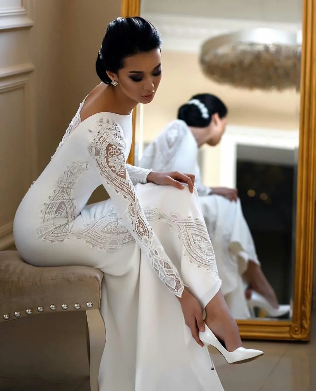 

Sexy Mermaid Wedding Dresses Jewel Neck Long Sleeves Lace Appliques Crystal Bead Illusion Satin Court Train Formal Bridal Gowns