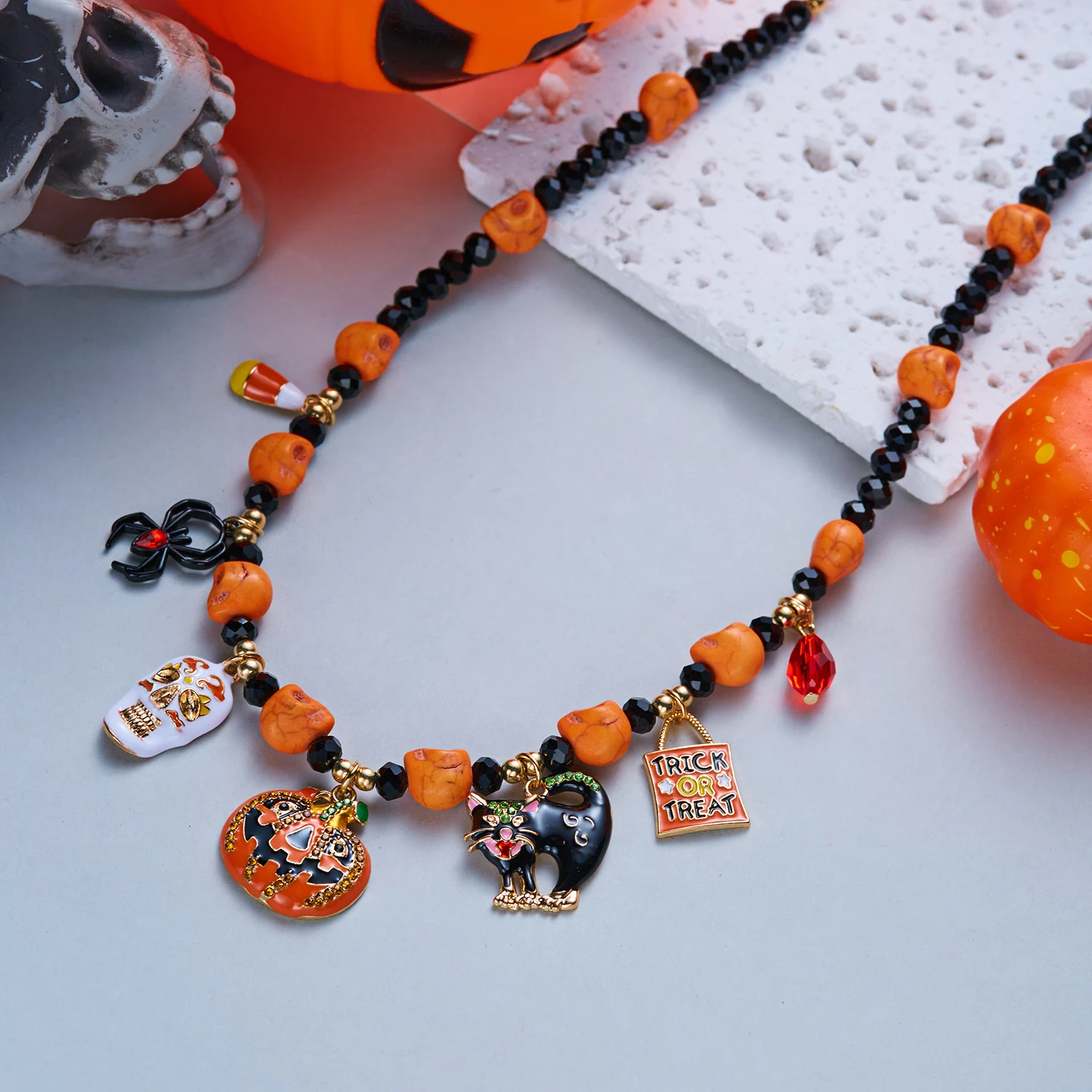 Niedliches Halloween-Emaille-Kürbis-Totenkopf-Halsketten- und Ohrring-Set für Damen, zarte Spinnen-Katzen-Creolen, Ketten-Feiertagsschmuck-Geschenk – Detail 9