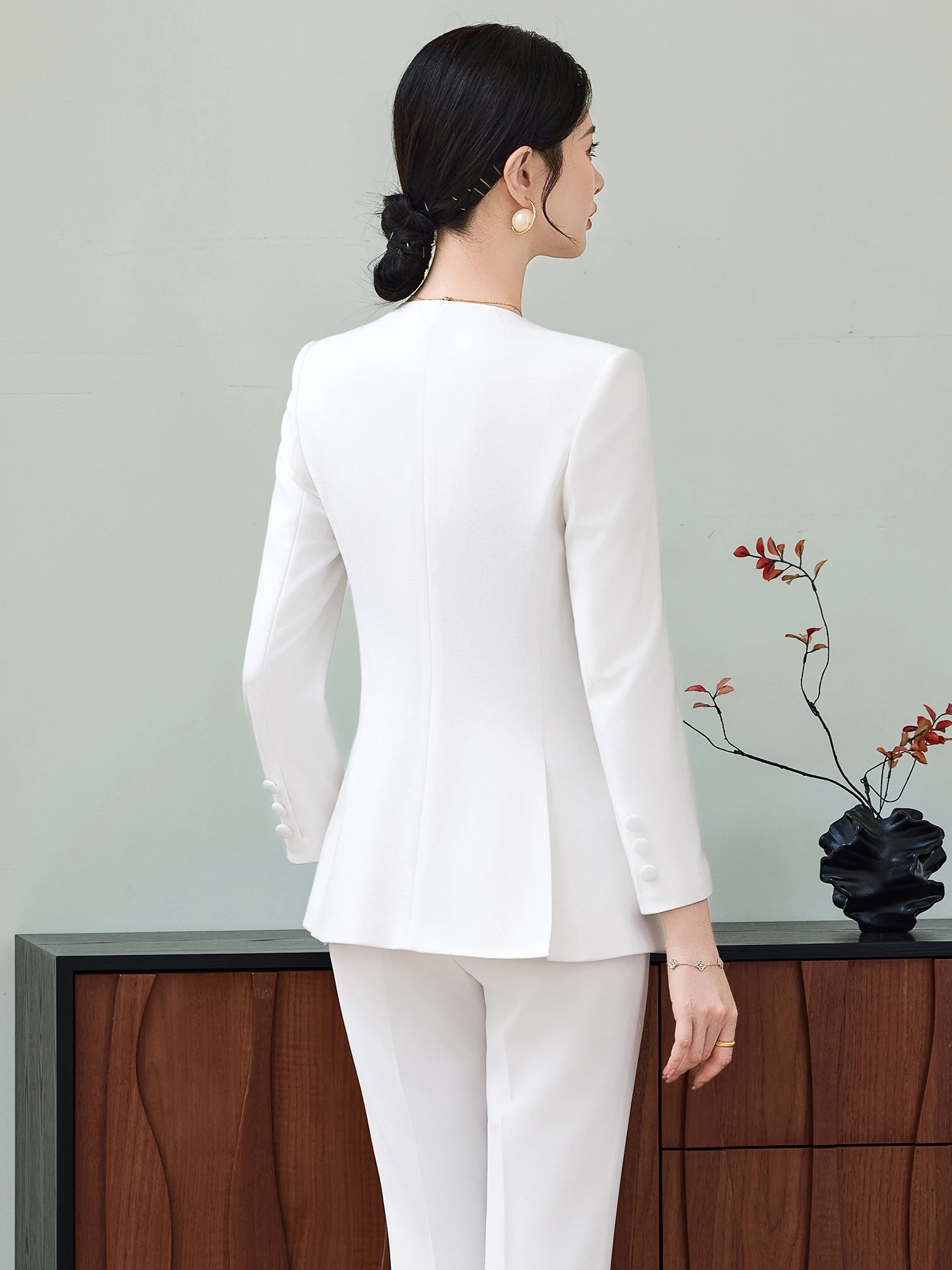 White Suit Set for Women 2026 New Spring High-End Professional Host Goddess Style Jacket Polyester Fiber Standard Fit