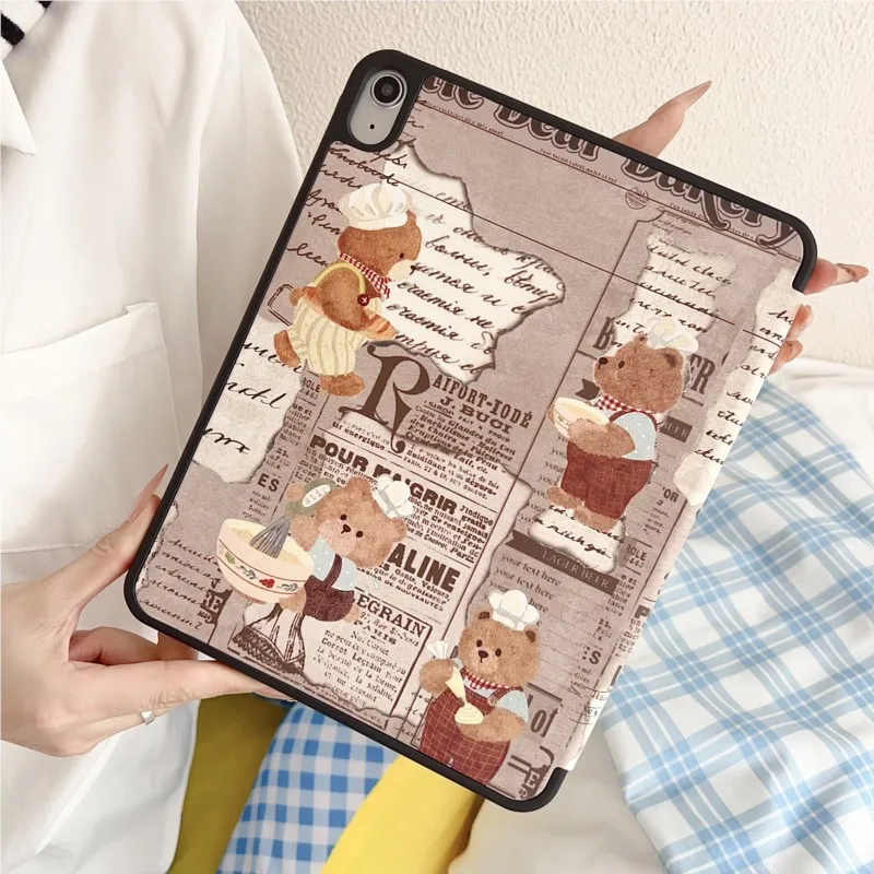 Teddy Bear Cartoon Retro Print Foldable with Pencil Holder Tablet Case for iPad Pro11 Air 6/7/8 M2 M3 M4 M5 11inch 2026 Cover